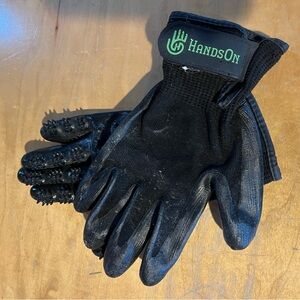 Hands on grooming gloves great condition
